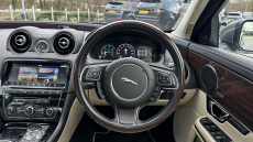 Jaguar XJ 3.0d V6 Portfolio 4dr Auto Diesel Saloon